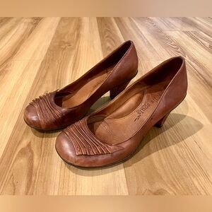 Kenneth Cole “Gentle Souls” Brown Leather Comfort Heels; Some Wear-See Last Pics